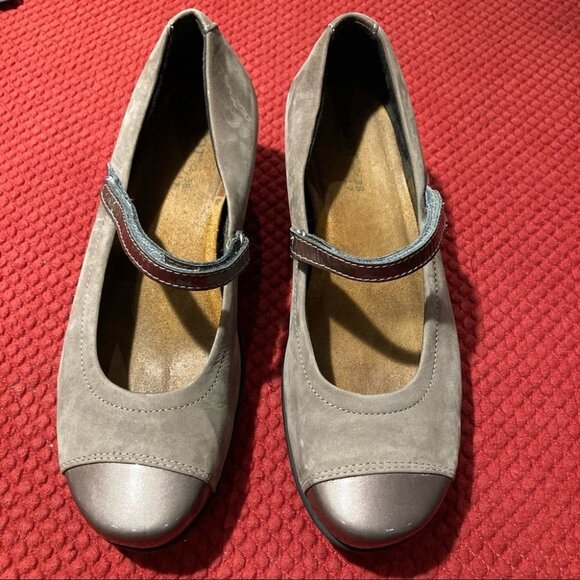 NAOT Sz 38 Suede Flare Patent Toe Cap Mary Jane Hook & Loop Closure Sandals - Picture 2 of 8